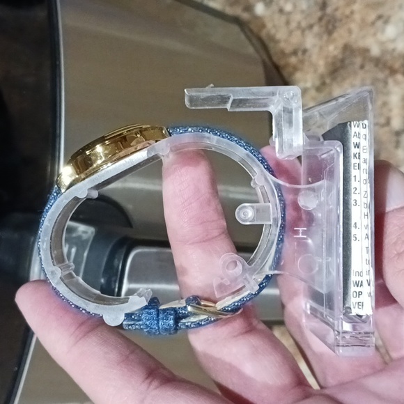 Carriage By Timex Women's Gold Tone Fashion Watch w/Denim Band. No Box. - Picture 7 of 9